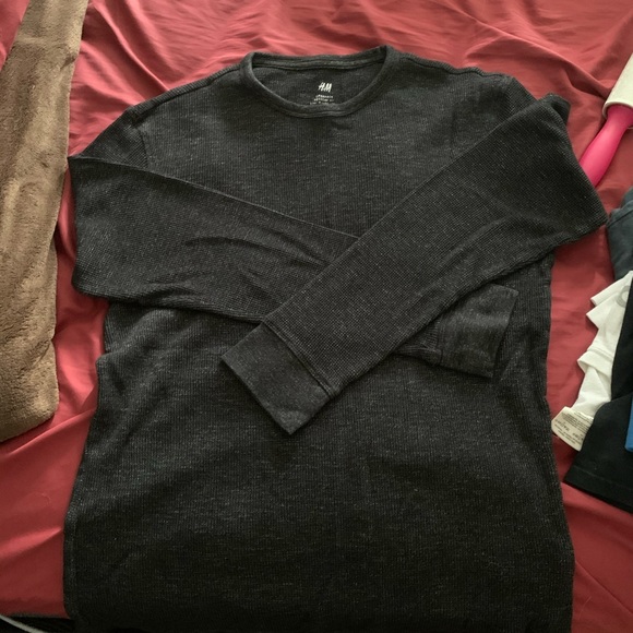 H&M Grey Sweater Thermal Large EUC Cool Design! - Picture 1 of 3